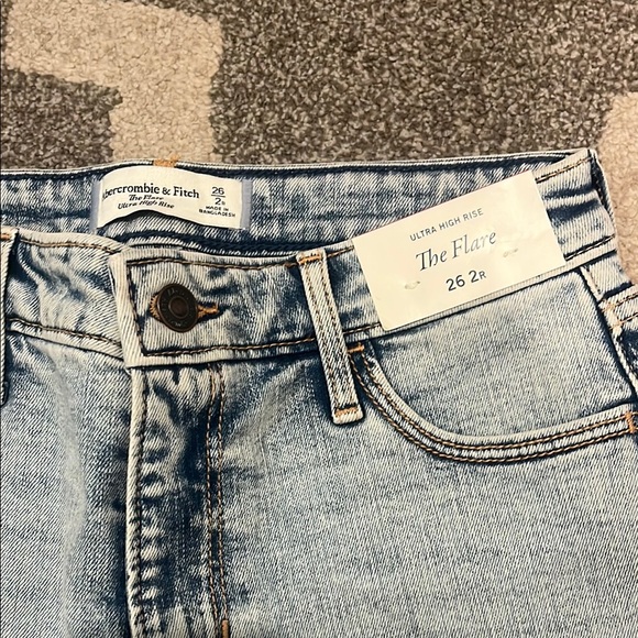 Abercrombie Ultra High Rise Flare - Picture 3 of 4